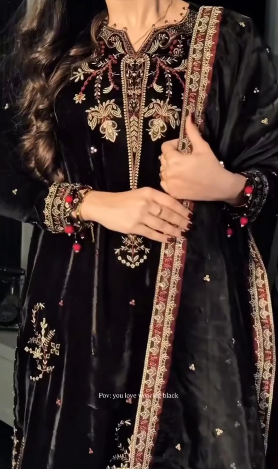 Women’s Velvet Embroidery 3-Piece Suit ❄️