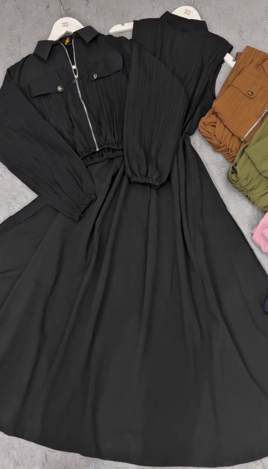 Elegant Pleated Zip-Front Maxi Dress