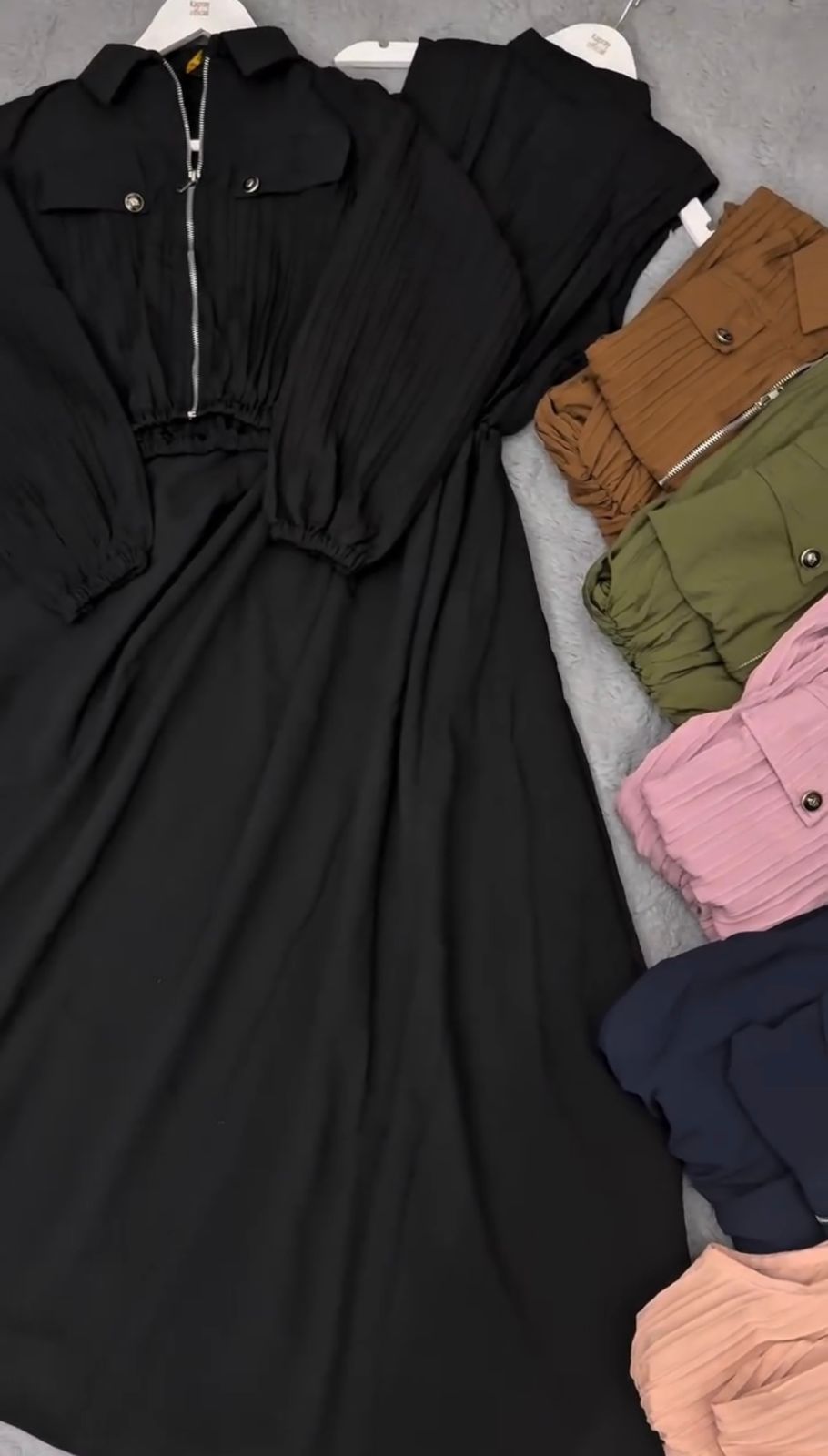 Elegant Pleated Zip-Front Maxi Dress