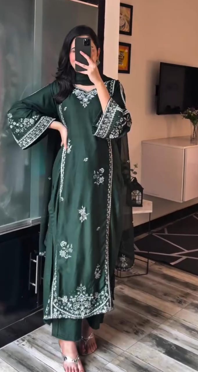 Embroidered 3-piece suit For Women ✨