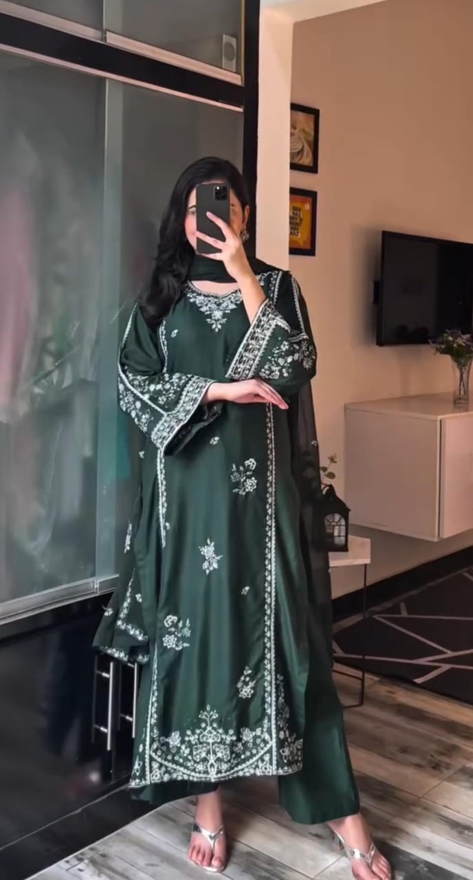 Embroidered 3-piece suit For Women ✨