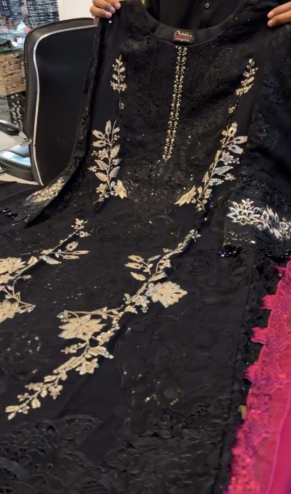 EID NEW ARRIVAL Embroidered Suit for Women✨